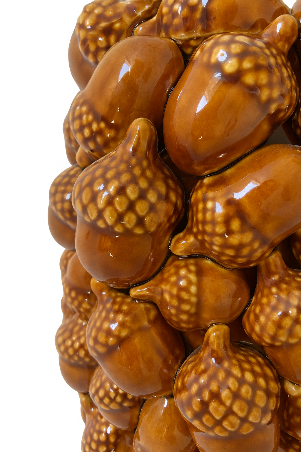 vazen van keramiek bruin eikeltjes